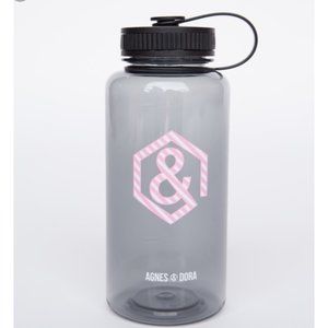Agnes & Dora 32 oz water bottle, plastic